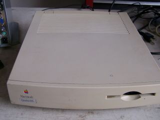 Apple Macintosh Quadra 605 Model M1476 8mb Ram 160mb Hd Sysem 7.  5.  5