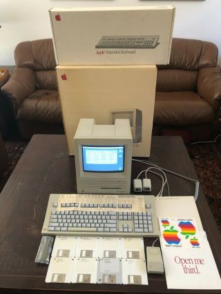 Apple Mcintosh Se Fdhd W/40mb Hard Drive,  Extended Keyboard And Box. ,