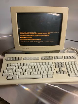 1990 Dec Digital Vt420 C2 Amber Video Terminal,  With Keyboard.