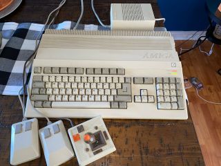 Amiga 500 With 2 Mice And Joystick Controller And Power Box.  (description) Parts.