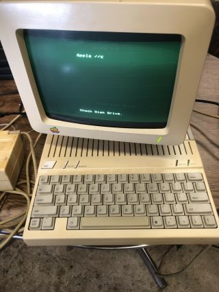 Apple 11 C Computer Monitor W/stand Date 11/84