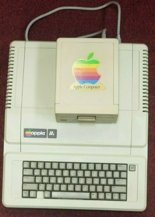 Apple Iie Home Computer With Floppy Drive & Serial Card 100 C9