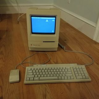 Apple Macintosh Classic M0420 W/ Keyboard And Mouse