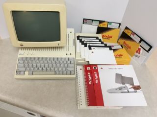Apple IIc 2C Model A2S4100 W/ Monitor,  Ext Drive,  Apple. 2