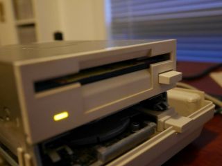 Commodore Chinon Fb - 357a Hd Floppy Dire For Amiga 4000 And Other Models,  Bonus
