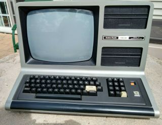 Vintage Tandy Trs - 80 Model Iii Computer