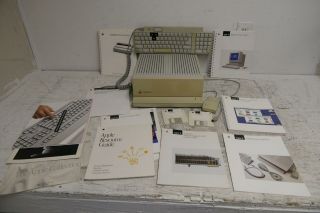Apple Iigs Computer A2s6000,  Keyboard/mouse/many Manuals Parts/repair