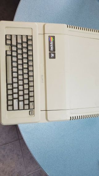 Vintage Old Style Apple Iie Computer,  A2s2064