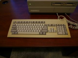 .  : Commodore AMIGA 3000 Keyboard P/N 3133223 - 02,  MOD KKQ - E94YC,  :. 2