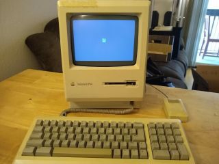 Apple Macintosh Plus Desktop Computer - M0001a With Keyboard And Mouse