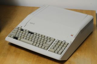 Vintage Apple Iie Platinum Computer A2s2128 And