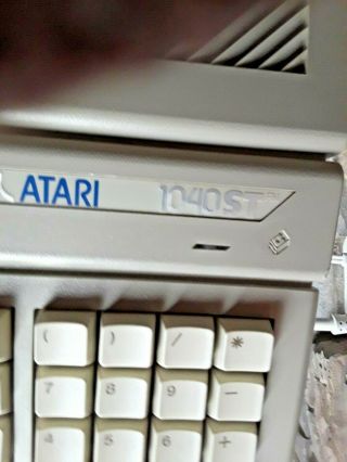 Vintage Atari 1040st Fm Computer W/ Mouse