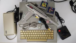 Atari Xe (xegs) Complete System.  Joystick,  Gun,  Games,  Keyboard.