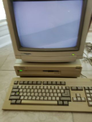 Commodore Amiga 3000 With 1084s Monitor And Keyboard