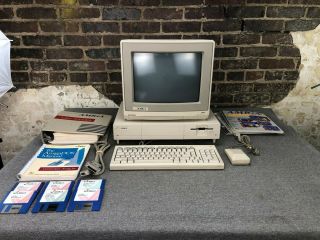 Commodore Amiga 1000 Computer 1080 Monitor Keyboard/mouse & Accessories