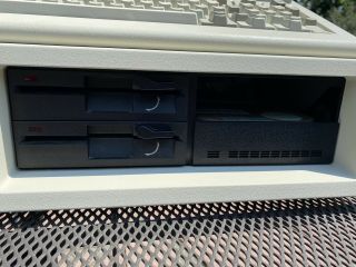 IBM 5150 - Dual Floppy Drives - 21 MB Seagate ST - 225 HD - Keyboard - 2