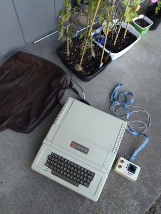 1982 Apple Ii Plus Ii,  Computer A2s1048 With Leather Bag Mouse