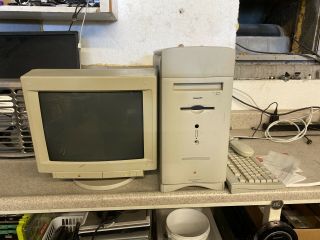 Vintage Apple Macintosh Performa 6400/180 Desktop Computer