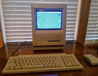 Apple Macintosh Se Computer Model M5011 With Keyboard & Mouse