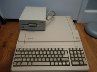 Apple Iie Platinum With Floppy Disk,  Serial Card Cpm Card And More