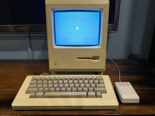 Apple Macintosh 128K M0001 with Keyboard and Mouse 3