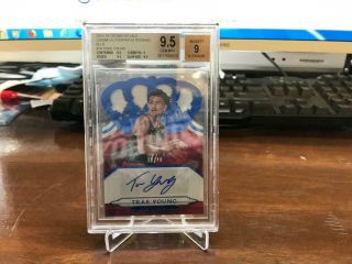 Trae Young 2018 - 19 Panini Crown Royale Autograph Rookie Numbered 30/49 Auto Rc