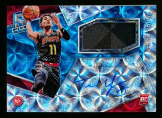 2018 - 19 Panini Spectra Trae Young Rc Blue Prizm Jersey Auto Autograph Hawks 8/99