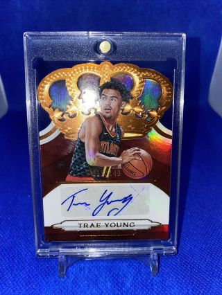 2018 - 19 Crown Royale Basketball Trae Young Auto 18/149 Rc