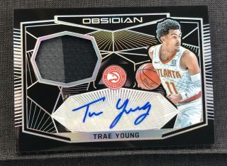 2018 - 19 Obsidian Trae Young Silver Prizm Rookie Patch Auto 23/50 Hawks Sp