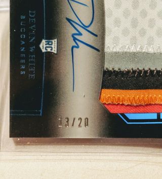 2019 National Treasures Devin White Midnight 5 - Color NFL DRAFT PATCH Auto /20 2