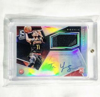 2018 - 19 Panini Spectra Trae Young Rc Silver Prizm Jersey Auto Autograph /299