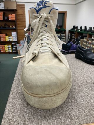 RARE VINTAGE NIKE DISPLAY SHOE 28 INCHES LONG 6