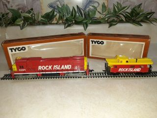 Tyco Ho Scale (1975) Rock Island 4301 Locomotive/327 - 10 Caboose