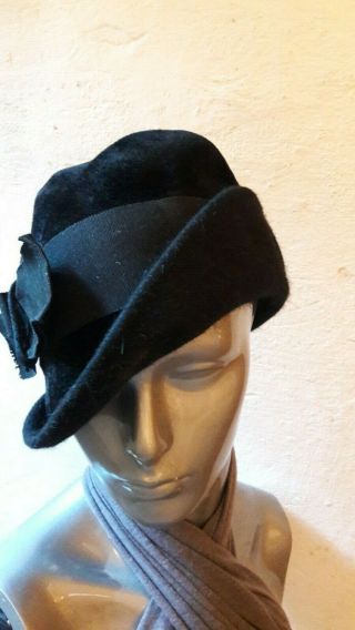 Ladies Vintage Black Felt Hat 1940s