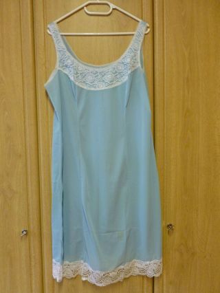 Damen - Unterkleid - Hellblau Mit Spitze - Gr.  52