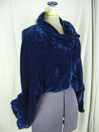 The Young Quinlan Antique 1920s Blue Velvet Silk Bolero Jacket - Waist 30 "