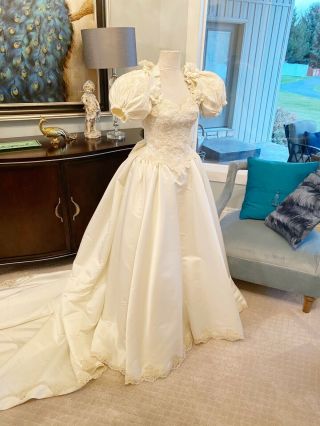 Vintage Princess Belle Wedding Dress Gown Satin Ivory Small