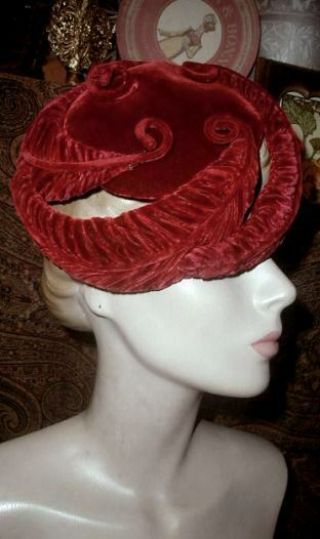 Vintage 1954 Schiaparelli Paris Ruby Red Velvet Swirling Leaves Holiday Hat Vg