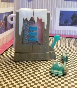 Imaginext Dc Friends Mr Freeze 4 " Ice Chamber & Weapon
