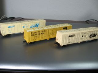 N - Scale Mechanical Refrigerated Box Cars Fmgr 32437 3456 And Bnfe 9672
