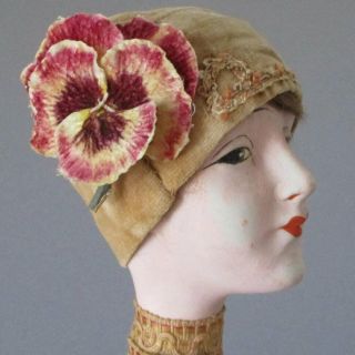 Antique Millinery Hat Stand Flapper Lady Hp Porcelain Head Velvet Cloche Pansy