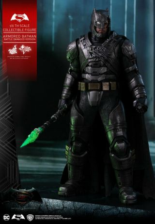 Hot Toys Mms417 - Batman V Superman - Battle Armored Batman - 1/6 Figure