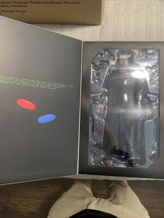 Hot Toys 1/6 Scale The Matrix Neo Action Figure,  Keanu Reeves,  MMS466, 4