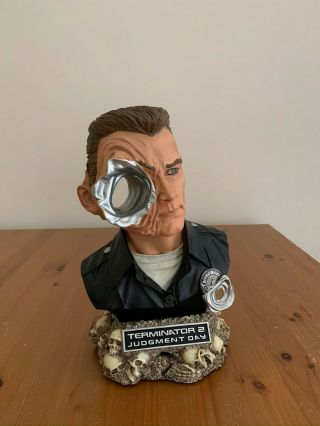 Terminator 2 T - 1000 Legendary Scale Bust Sideshow 179/500