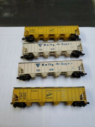Vintage Ahm Mini Train N Scale Covered Hoppers