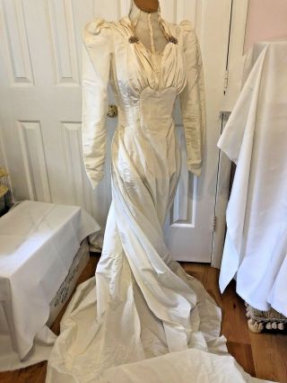 Vintage 1940 Taffeta Wedding Gown With Train Ivory