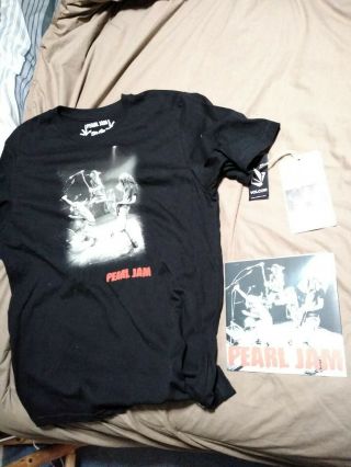 Pearl Jam Limited Edition Volcom T Shirt And 7inch 45 No.  685 Of 2000