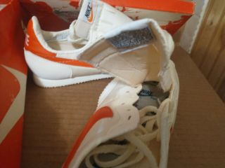 Vintage NIKE 1981 NOS Zoom Track and Field shoes size 9 white and orange 3