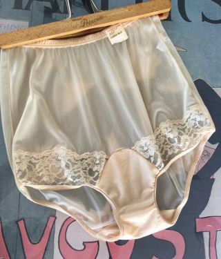 Vanity Fair Vintage Sheer Cream Nylon Panties - S/m Size 4 - Old Stock