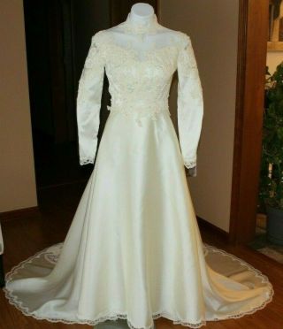 Vintage Union Made Ivory Wedding Gown With Veil And Slippers